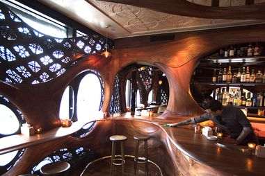 數字技術如何重塑室內裝飾邊界——以多倫多Raval酒吧為例